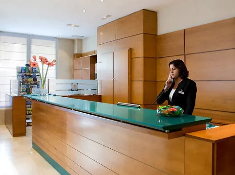 Nh圣佩德罗酒店 马尔韦利亚